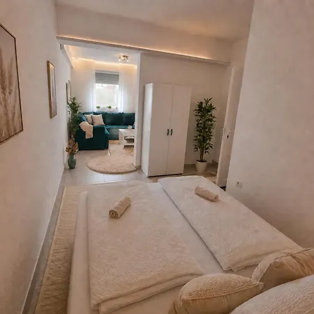 Velic Apartment *